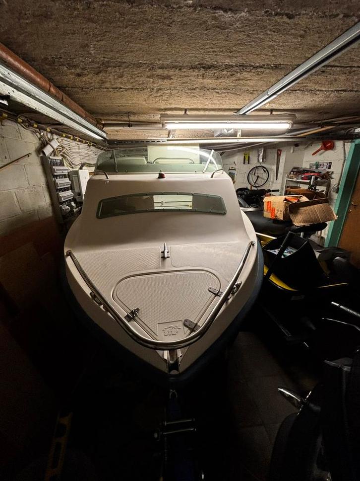 Bateau hors bord, Sports nautiques & Bateaux, Bateaux à moteur & Yachts à moteur, Comme neuf, Polyester, Jusqu'à 6 m, Essence