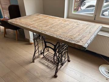 Table industrielle etroite 6 personnes beschikbaar voor biedingen