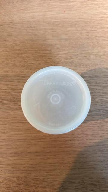 Tupperware potje €2 beschikbaar voor biedingen