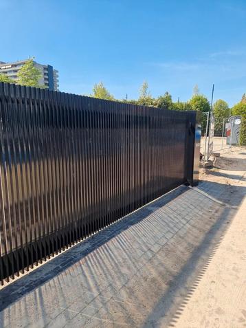 Lamellen schuifpoort 5x1,8 incl kolommen en motor beschikbaar voor biedingen