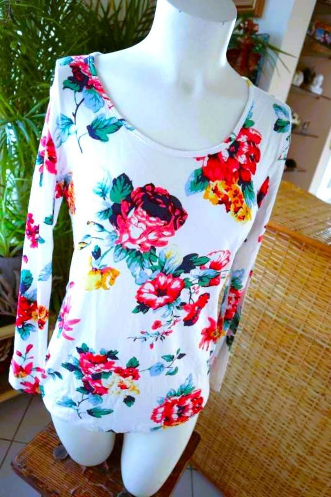 leuk wit T-shirt vol bloemen, Kleding | Dames, T-shirts, Zo goed als nieuw, Maat 38/40 (M), Wit, Lange mouw, Ophalen of Verzenden
