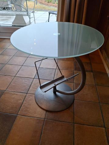 Bijzettafel "Alma" beschikbaar voor biedingen