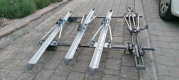 Porte vélo (x4) sur barres de toit Thule beschikbaar voor biedingen