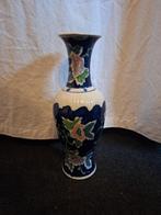 Decoratieve keramische vaas met bloemen, Blauw, Aardewerk of Porselein, Ophalen of Verzenden, Zo goed als nieuw