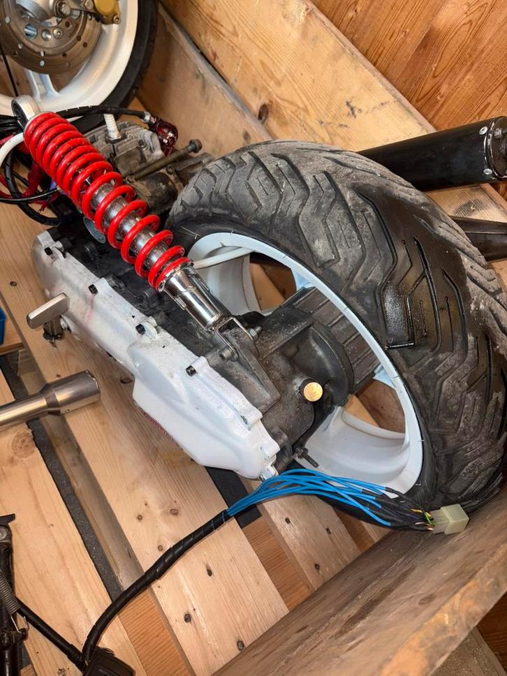 Bloc booster Mbk à échanger contre un bloc Aerox ou à vendre, Vélos & Vélomoteurs, Pièces de cyclomoteur | Général, Utilisé, Bloc