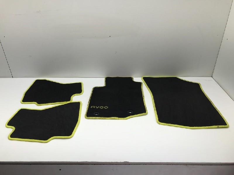 JEU DE TAPIS Toyota Aygo (B40) (01-2014/06-2018), Utilisé, Toyota