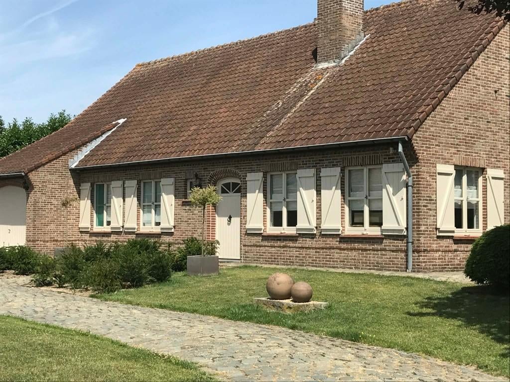 Villa avec piscine de 1985 sur un terrain de 1.214 m2., Immo, Maisons à vendre, Province de Hainaut, 1000 à 1500 m², Maison individuelle