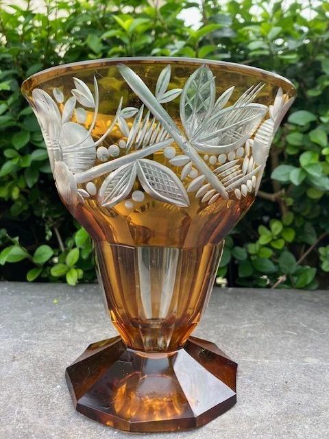 VASE VINTAGE MARRON EN VERRE DE BOHÈME TAILLÉ. BIEDERMEIER, Antiquités & Art, Enlèvement ou Envoi