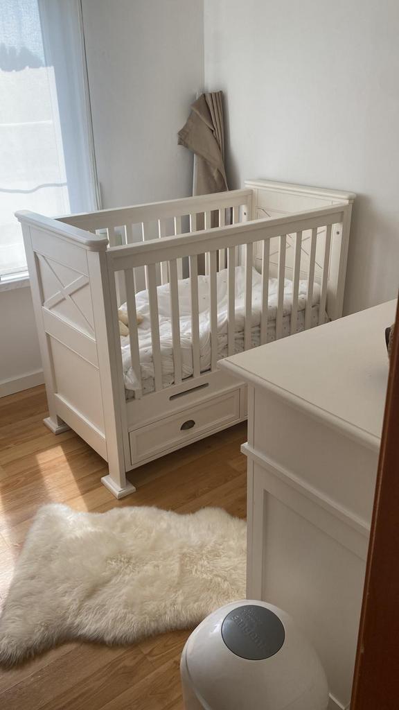 Complete babykamer kinderkamer, eventueel gordijn en hemel, Ophalen, Zo goed als nieuw