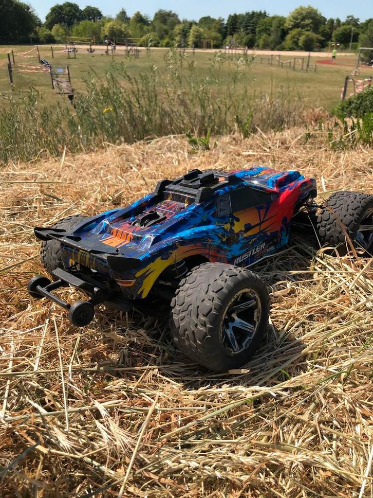 Traxxas Rustler 4x4 VXL + accessoires, Hobby en Vrije tijd, Modelbouw | Radiografisch | Auto's, Ophalen