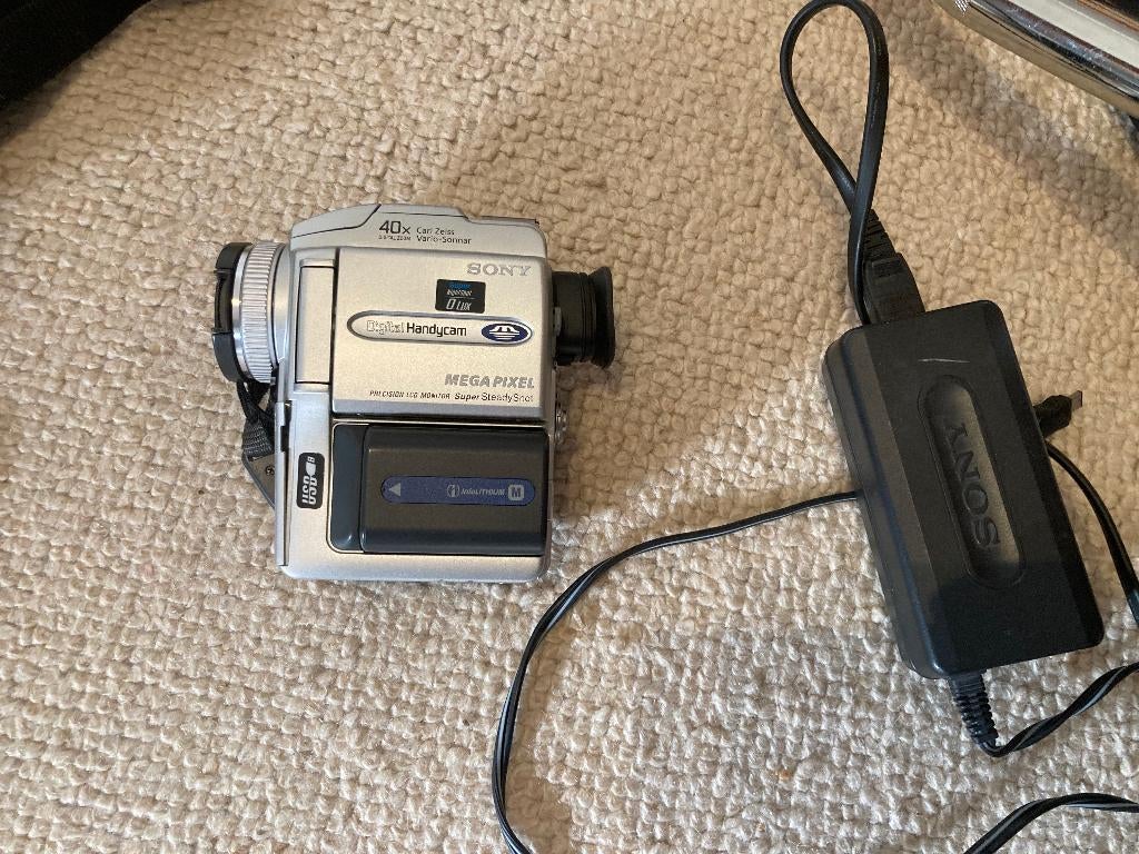 Sony MiniDV Camcorder DCR-PC110E – DV IN/OUT – Charger – Bag, TV, Hi-fi & Vidéo, Caméscopes numériques, Enlèvement ou Envoi, Utilisé