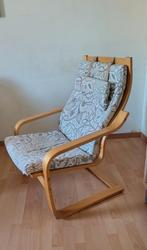 Ikea Poäng relaxstoel met voetenbank en extra hoes, Huis en Inrichting, Stoelen, Ophalen, Gebruikt, Overige kleuren, Modern inpasbaar in elk interieur