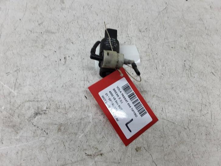 RUITENSPROEIERPOMP VOOR Passat Variant 4Motion (3B6), Auto-onderdelen, Ruiten en Toebehoren, Volkswagen, Gebruikt