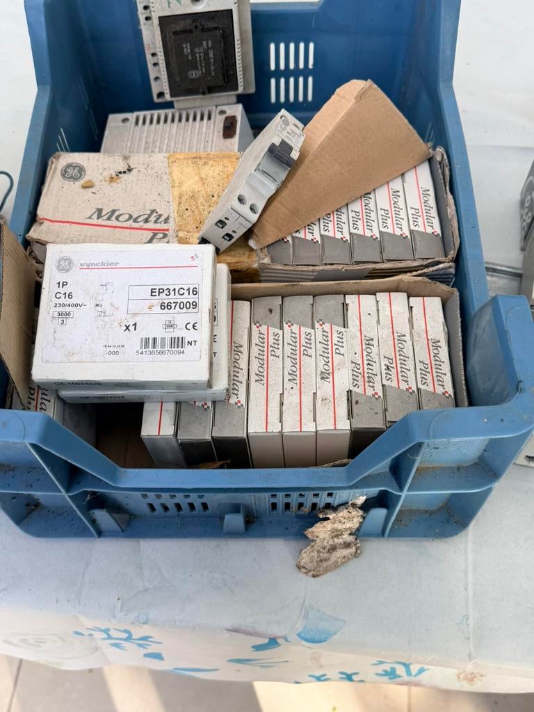 Fusibles - Distributeurs automatiques, Bricolage & Construction, Électricité & Câbles, Enlèvement, Comme neuf