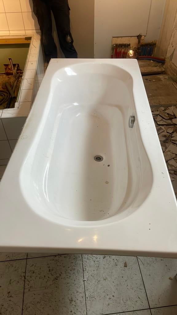 Baignoire en polyester à récupérer dès que possible, Enlèvement, Comme neuf