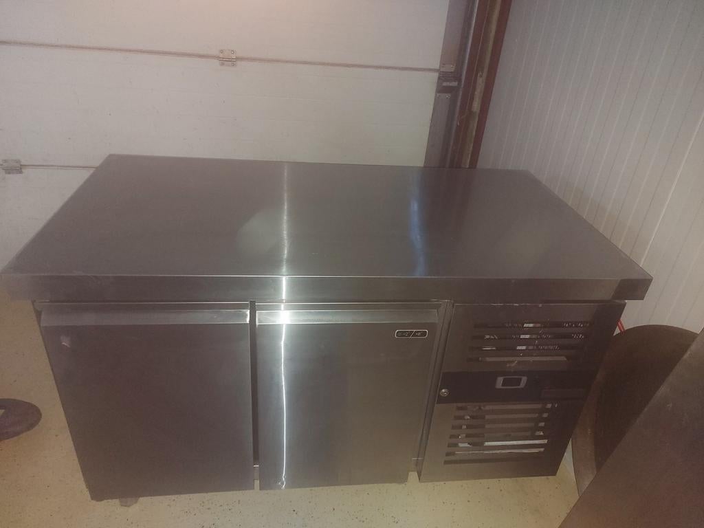 Tweedeur frigo horeca, Ophalen