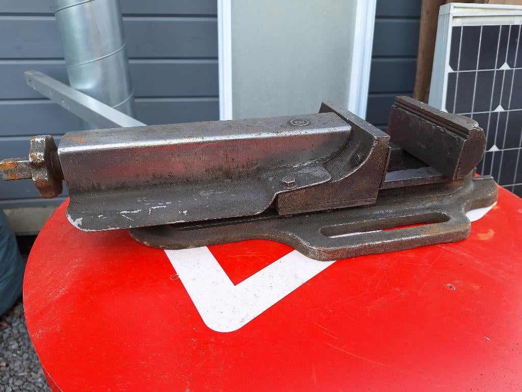 Etau de machine de la marque Brockhaus., Bricolage & Construction, Établis, Enlèvement, Utilisé, Moins de 70 cm, Étau