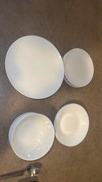 Couverts et assiettes a vendre, Neuf, Assiettes(s), Enlèvement ou Envoi, Autres matériaux