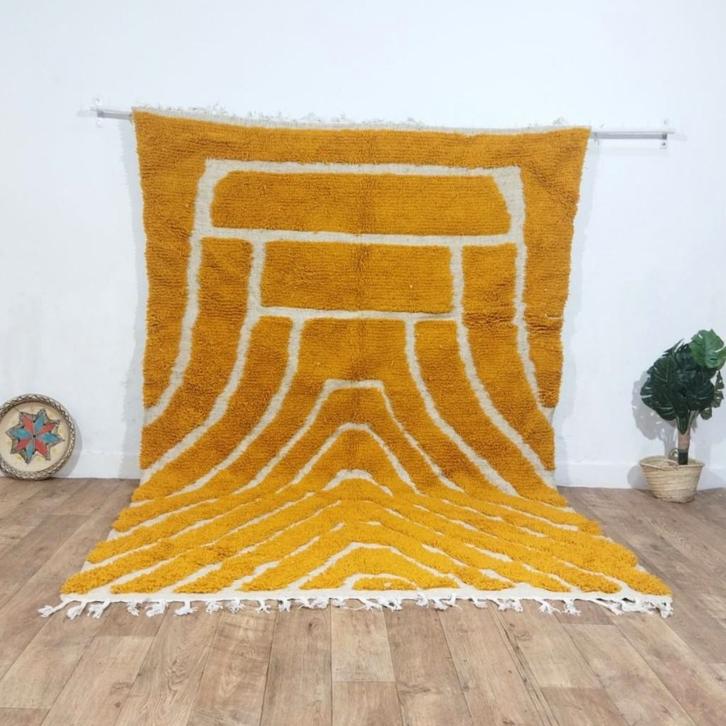 Groot Marokkaans Berbertapijt in mosterdgele en ecru wol, Antiek en Kunst, Antiek | Tapijten, Tafelkleden en Textiel, Verzenden