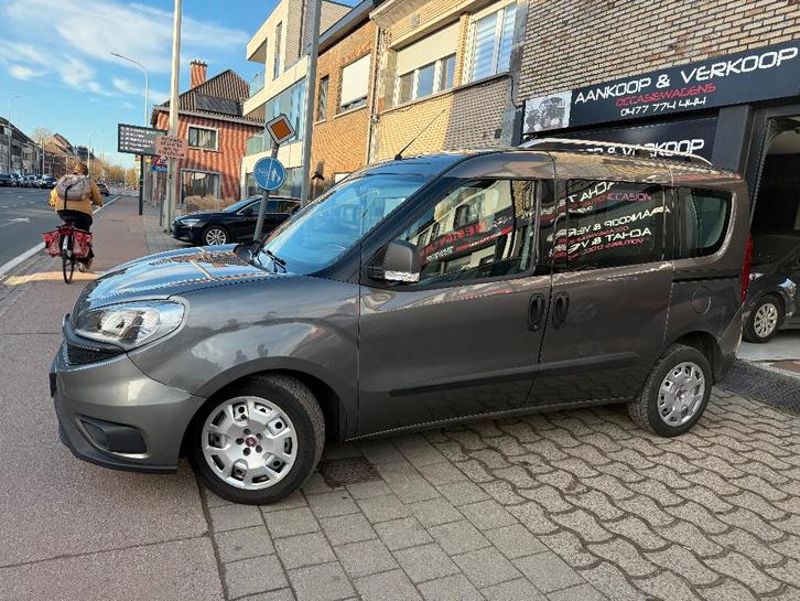 Fiat Doblo 1400 benzine 5Place airco jaar 2017, Auto's, Bestelwagens en Lichte vracht, Bedrijf, Te koop, ABS, Airbags, Airconditioning