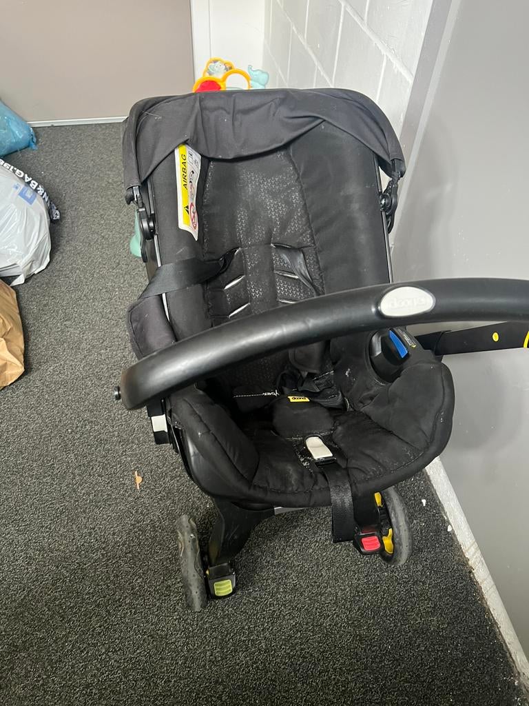 Poussette doona + isofix voiture, Ophalen, Gebruikt