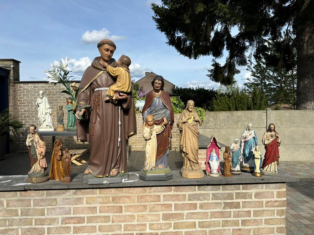 Groot lot antieke gipsen heiligenbeelden, Ophalen