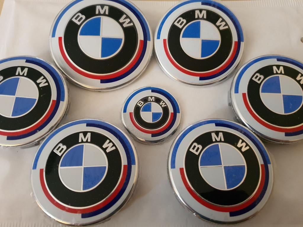 Emblèmes BMW, édition 50e anniversaire, ensemble de 7 logos, Neuf, Enlèvement ou Envoi, Arrière, BMW