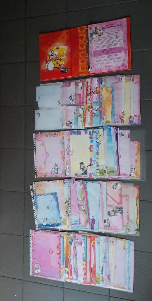 dikke map vol diddl briefpapier, Collections, Diddl, Comme neuf, Diddl, Enlèvement ou Envoi
