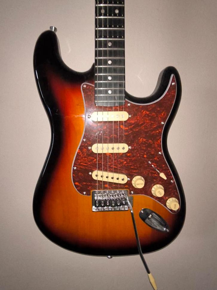 Guitare électrique Eko + Visual Note, Musique & Instruments, Instruments à corde | Guitares | Électriques, Enlèvement