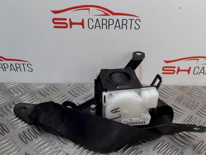 Ceinture de sécurité arrière gauche d'un Mercedes CLK, Autos : Pièces & Accessoires, Habitacle & Garnissage, Mercedes-Benz, Utilisé