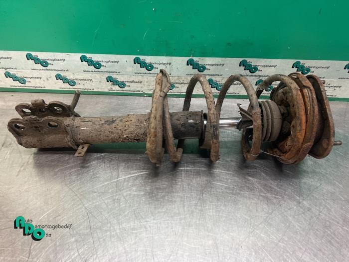 Schokdemperpoot links-voor van een Toyota Corolla (Corolla 9, Auto-onderdelen, Ophanging en Onderstel, Toyota, Gebruikt, 3 maanden garantie