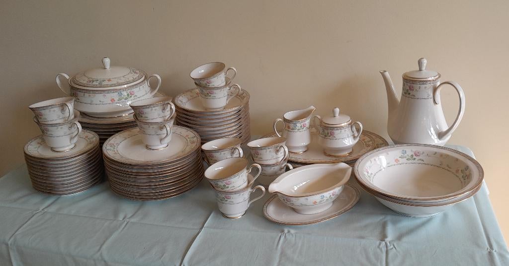 Japans servies Noritake Finale 7213 met gouden rand, Huis en Inrichting, Keuken | Servies, Ophalen, Zo goed als nieuw, Overige stijlen