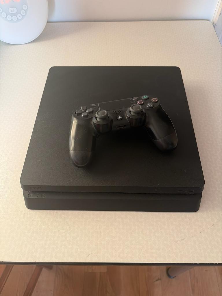 PlayStation 4 Slim 1TB, Games en Spelcomputers, Ophalen of Verzenden, Zo goed als nieuw, 1 TB, Met 1 controller