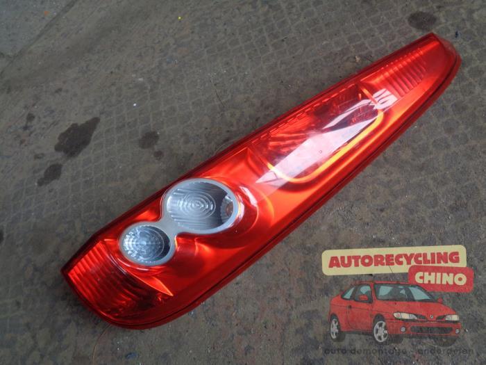 Feu arrière droit d'un Ford Fiesta, Autos : Pièces & Accessoires, Éclairage, Ford, Utilisé, 3 mois de garantie, Enlèvement ou Envoi