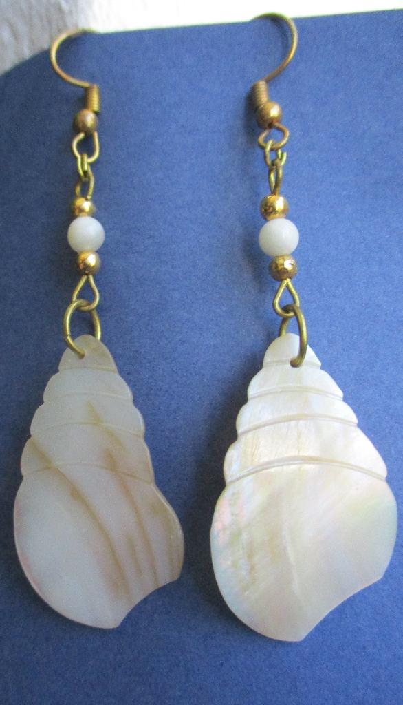 O2-1: Oorbel Parelmoer- Hang- 4¼ cm. lang en 2 cm. breedt, Bijoux, Sacs & Beauté, Boucles d'oreilles, Neuf, Autres matériaux, Blanc