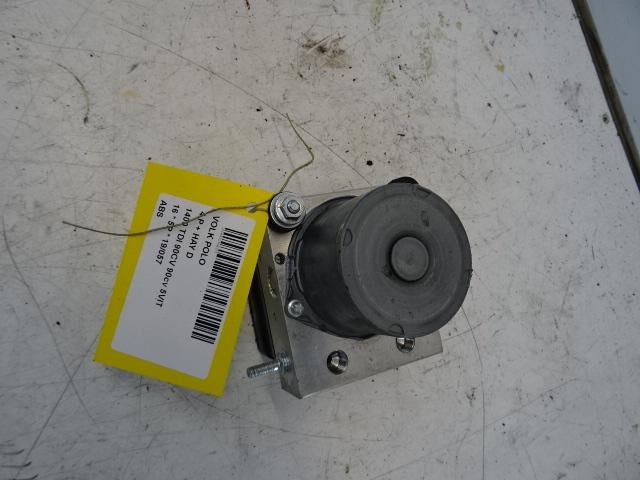 BLOC ABS (FREINS ANTI-BLOCAGE) Polo V (6R) (6C0907379N), Volkswagen, Mevr. I. Hauben, Utilisé, Rue de l'Espoir 34 34
4030  GRIVEGNÉE, BE