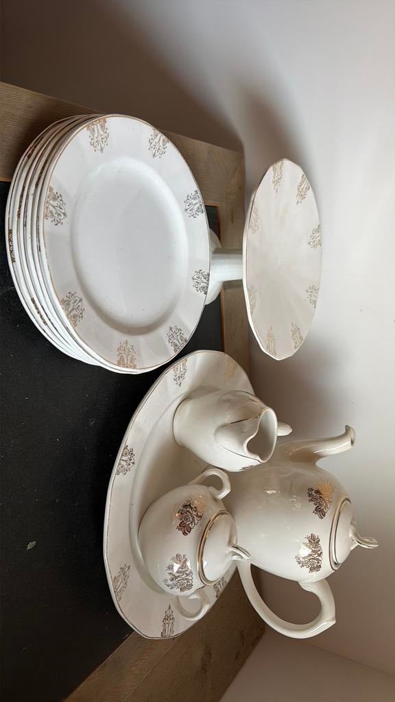 Assiettes, cafetière, pot à sucre et à lait, grand plat, Antiquités & Art, Enlèvement