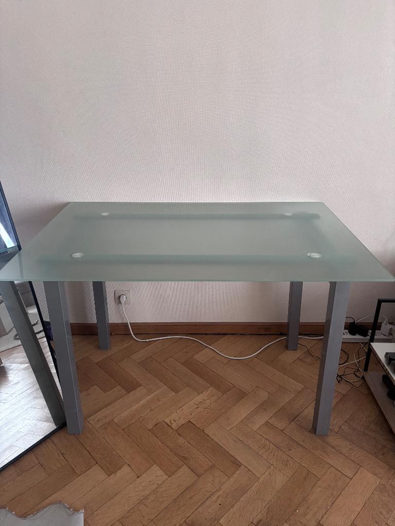 Table à manger ( dessus en verre et structure métallique), 100 à 150 cm, Quatre personnes, Verre, Comme neuf