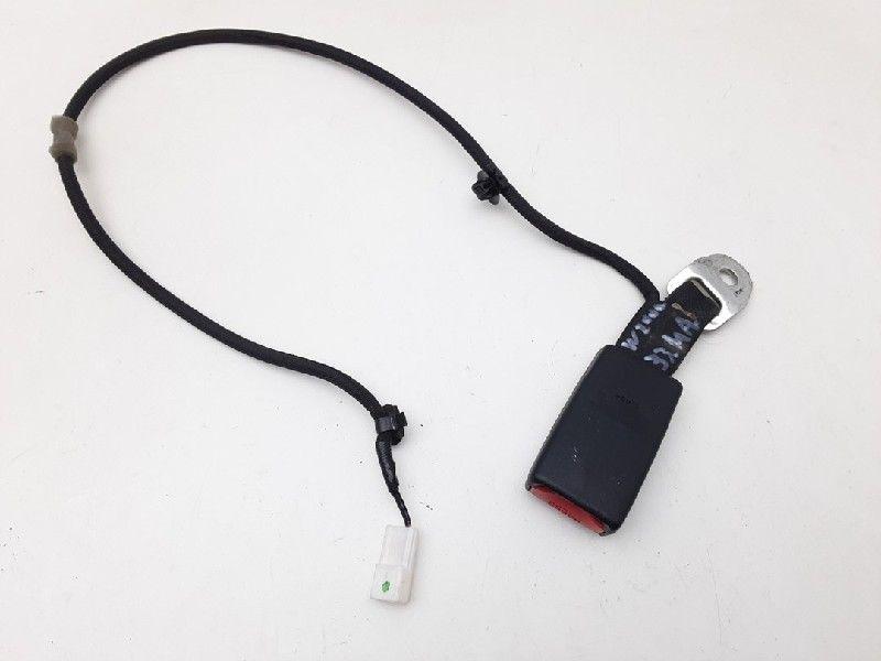 BOUCLE DE CEINTURE CENTRE ARRIÈRE Toyota Prius Plus (ZVW4), Utilisé, Toyota