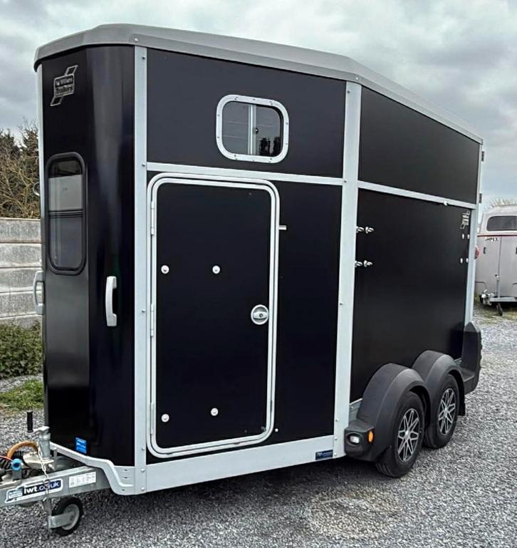 Ifor Williams HB 511 van 10/2022 in nieuw staat, Dieren en Toebehoren, Paarden en Pony's | Trailers en Aanhangwagens, Nieuw, 2-paards trailer