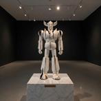 Grande œuvre d'art, ode à une étagère en or, Enlèvement ou Envoi