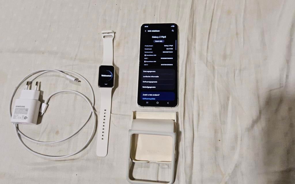 Samsung galaxy Z flip 5, bijna nieuwe met samsung smartwatch, Telecommunicatie, Mobiele telefoons | Samsung, Ophalen of Verzenden