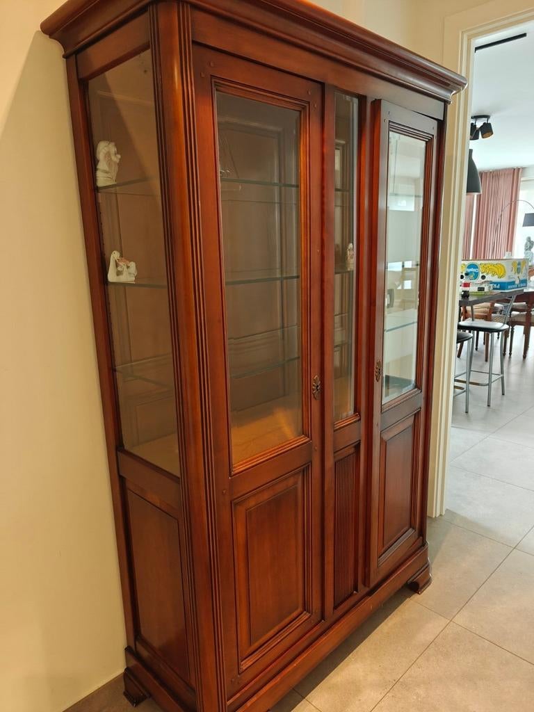 Vitrinekast in vol kersenhout (kerselaar), Ophalen, Kersenhout