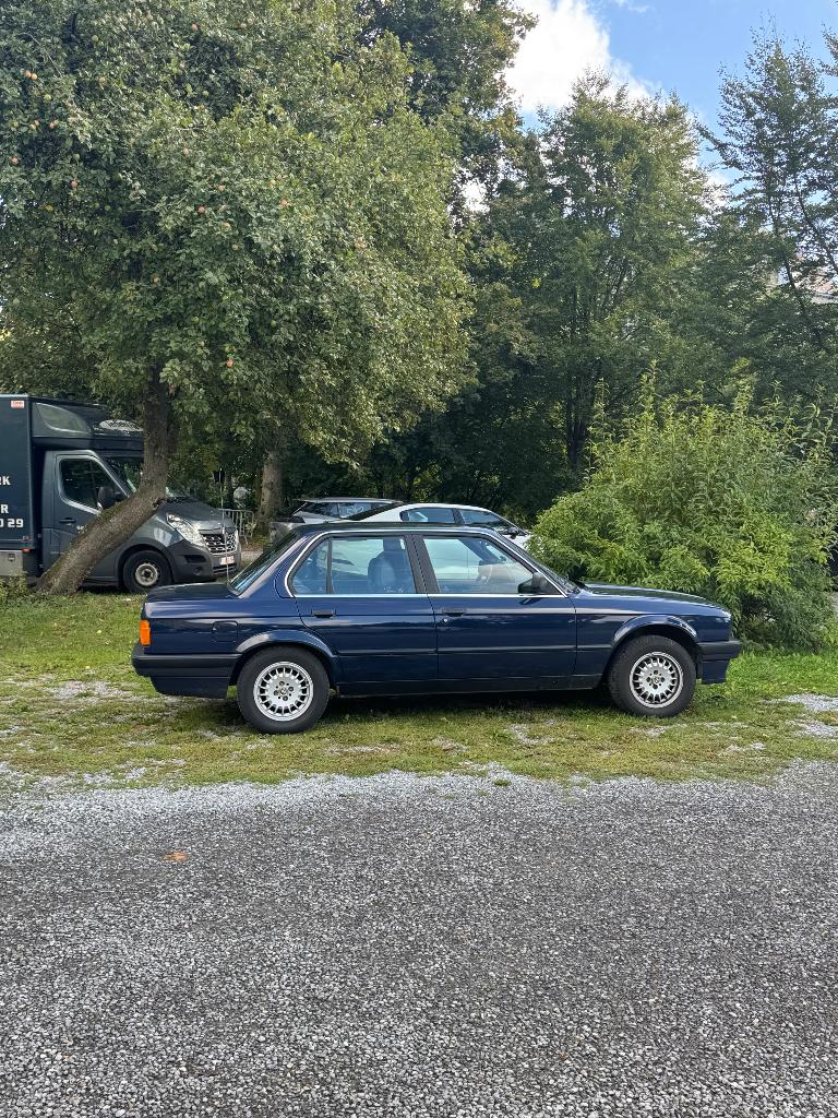 BMW e30 316i origineel, Auto's, Achterwielaandrijving, 4 cilinders, Leder en Stof, Particulier