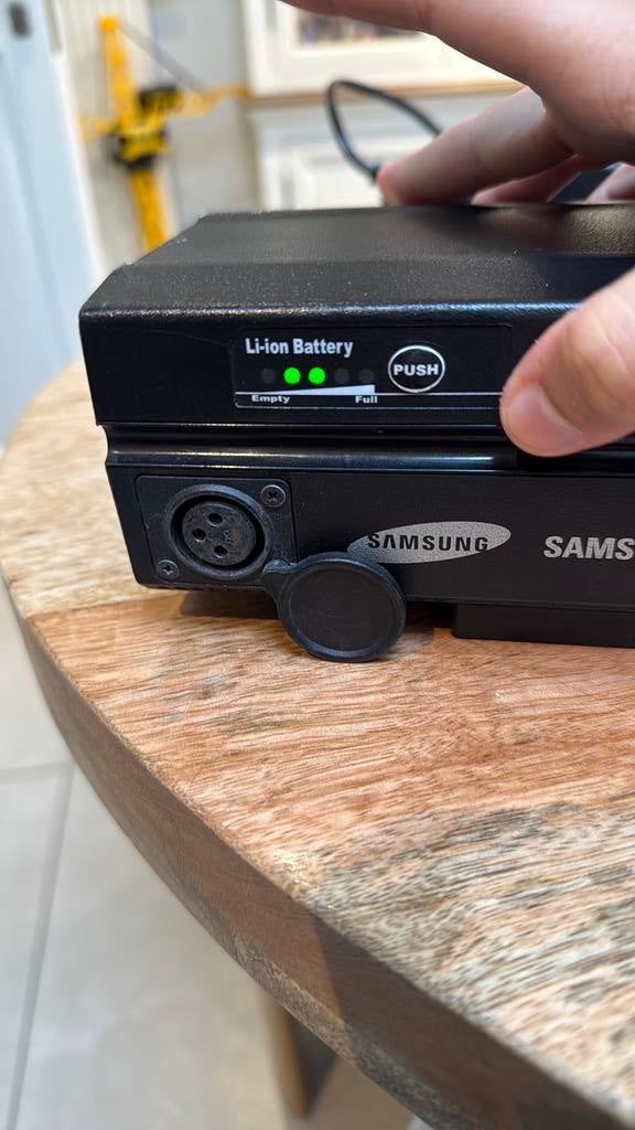 Chargeur MDA 24v 2A et batterie Samsung vélo élec 36v 10.3, Vélos & Vélomoteurs, Enlèvement ou Envoi, Comme neuf