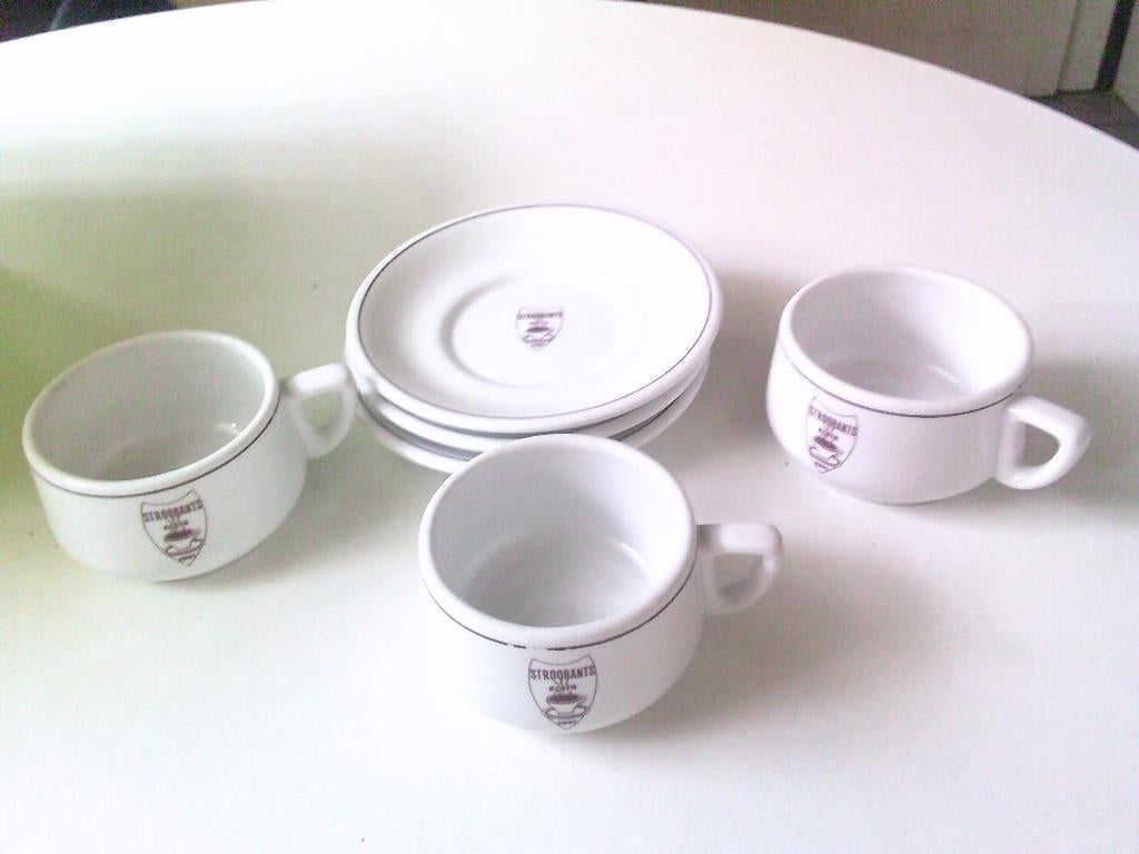 3 tassen 3 ondertassen stroobants  koffie diest, Ophalen