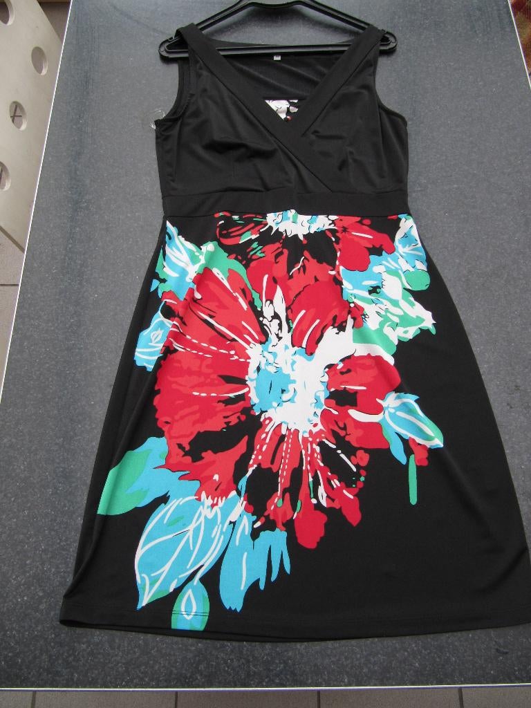 jurk nieuw Vila Joy medium zwart met motief bloem, Vêtements | Femmes, Robes, Neuf, Taille 38/40 (M), Enlèvement ou Envoi, Vila Joy