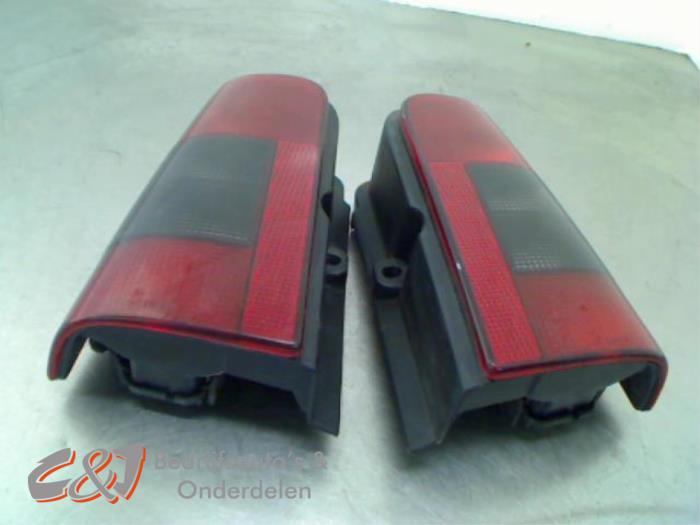 Kit feux arrière gauche + droite d'un Peugeot Partner, Autos : Pièces & Accessoires, Éclairage, Peugeot, Utilisé, 3 mois de garantie