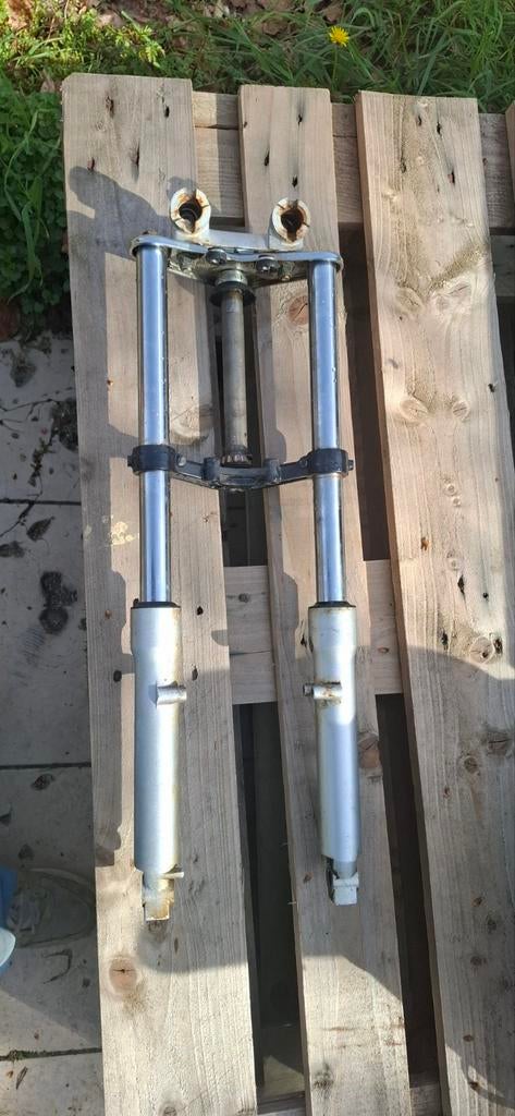 Skyteam dax voorvork, Motos, Enlèvement