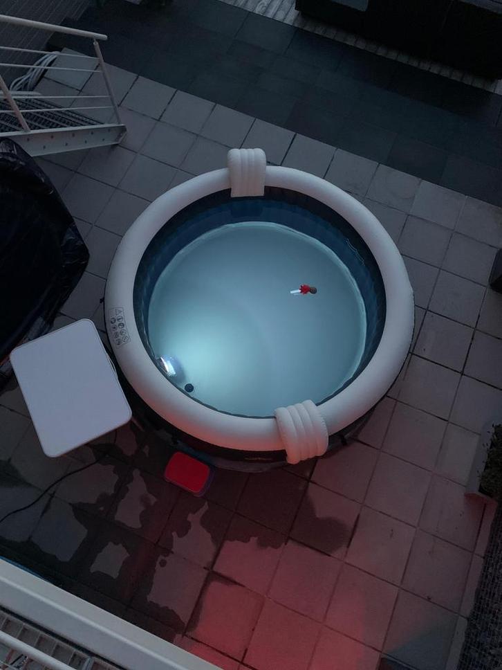 Jacuzzi INTEX opblaasbaar, Tuin en Terras, Bubbelbaden en Hottubs, Zo goed als nieuw, Opblaasbaar, Ophalen